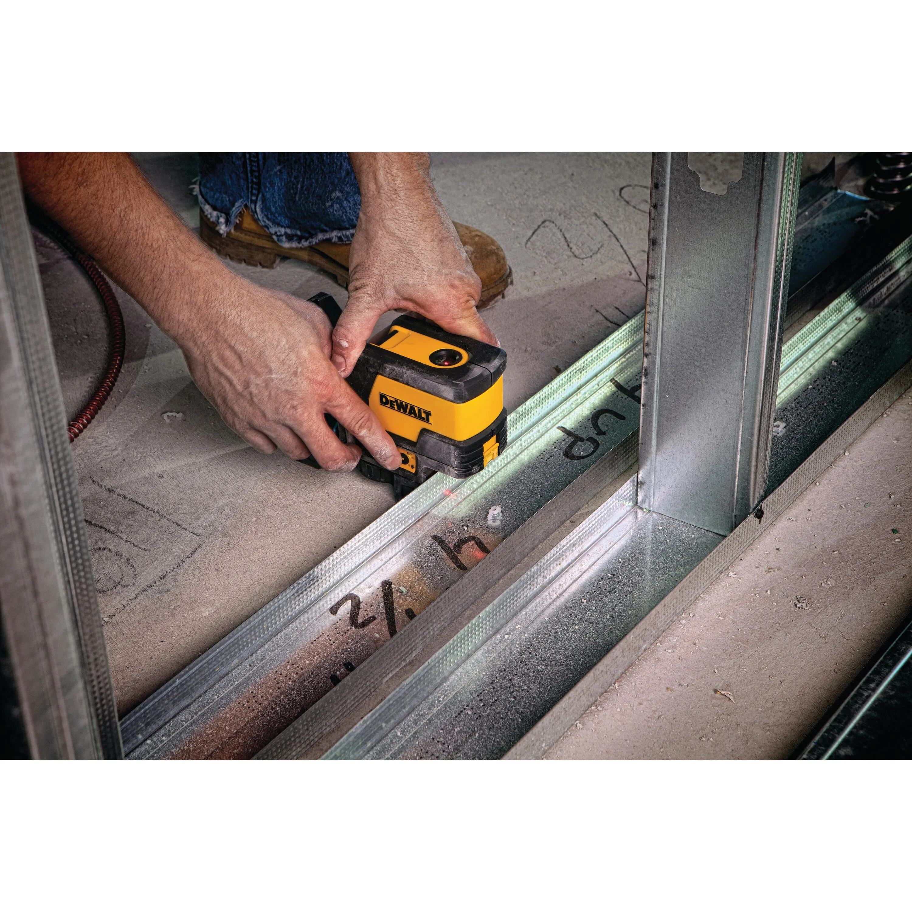 DeWalt DW0822 Cross Line & Plumb Spot Laser