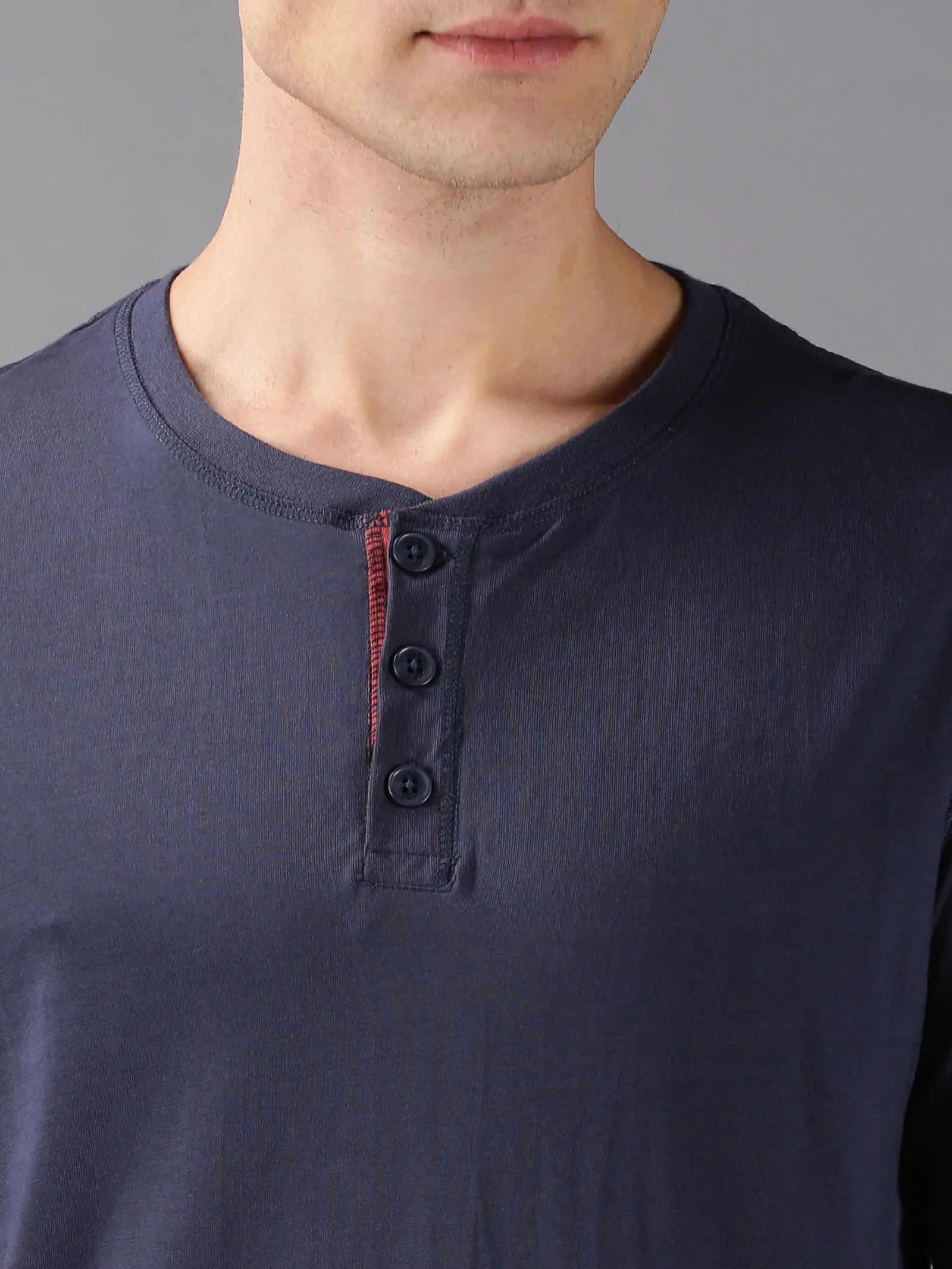 MEN'S NAVY SOLID SLIM FIT T.SHIRT