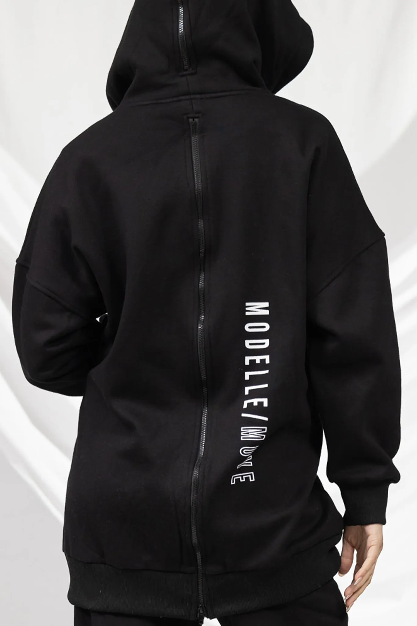 Modelle/Move Hooded Track Jumper